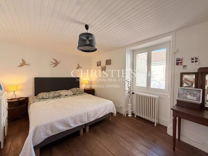 Image No.23-10 Bed House for sale