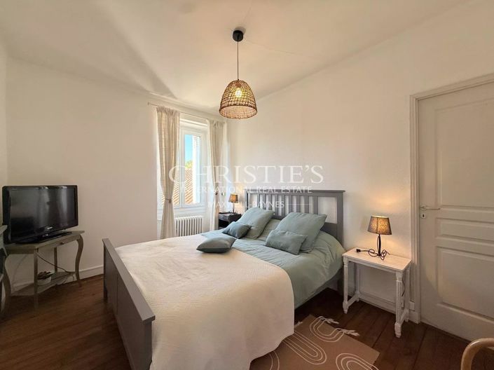 Image No.24-10 Bed House for sale