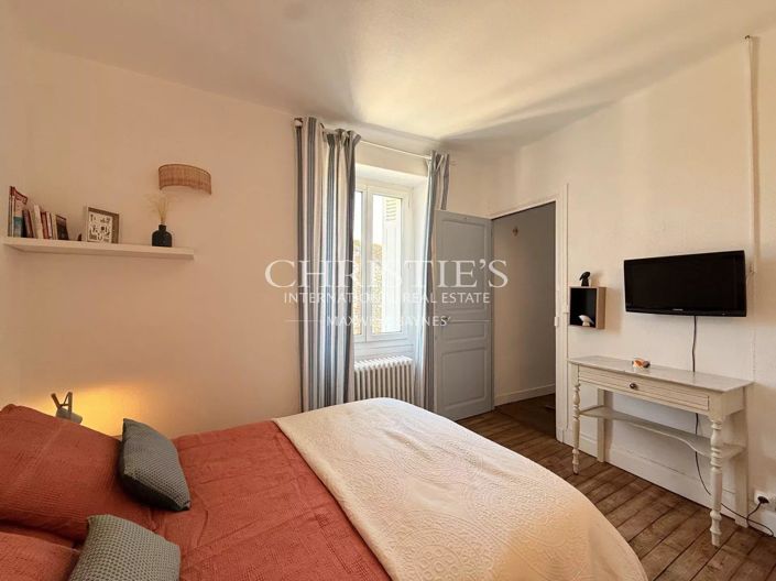 Image No.26-10 Bed House for sale