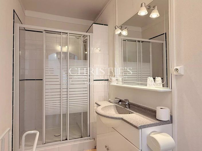 Image No.30-10 Bed House for sale