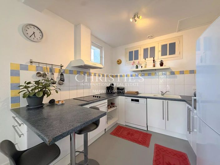 Image No.33-10 Bed House for sale