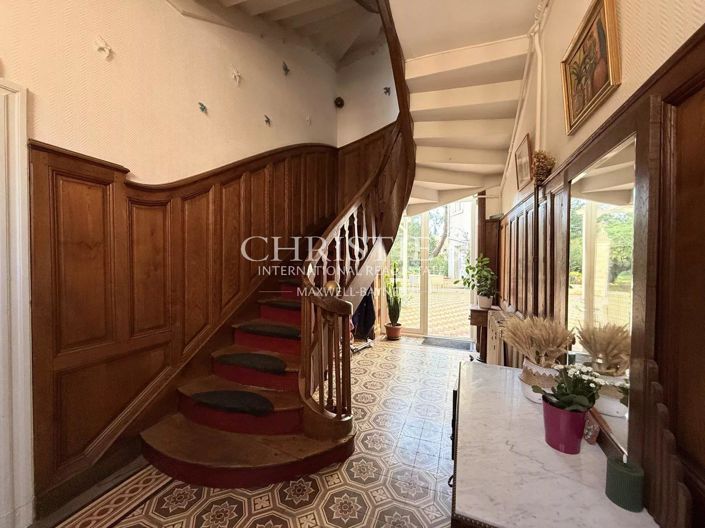 Image No.6-10 Bed House for sale