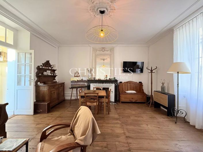 Image No.8-10 Bed House for sale