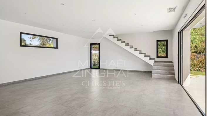 Image No.3-4 Bed House for sale