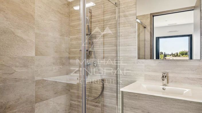 Image No.6-4 Bed House for sale