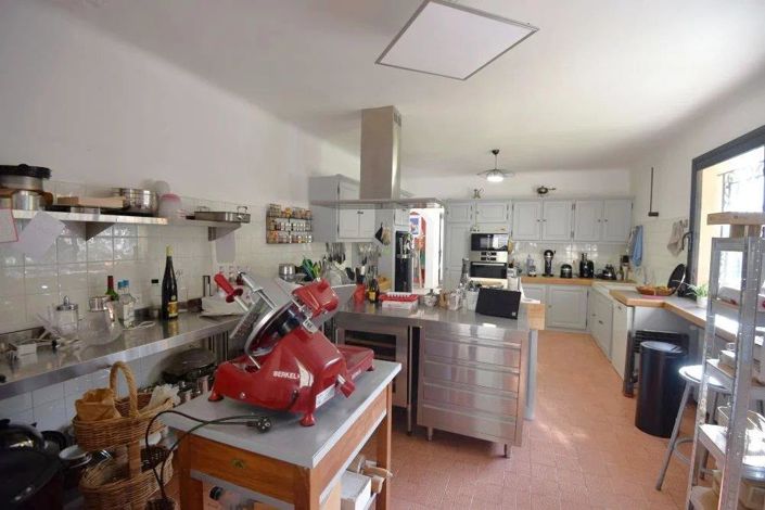 Image No.10-3 Bed House for sale