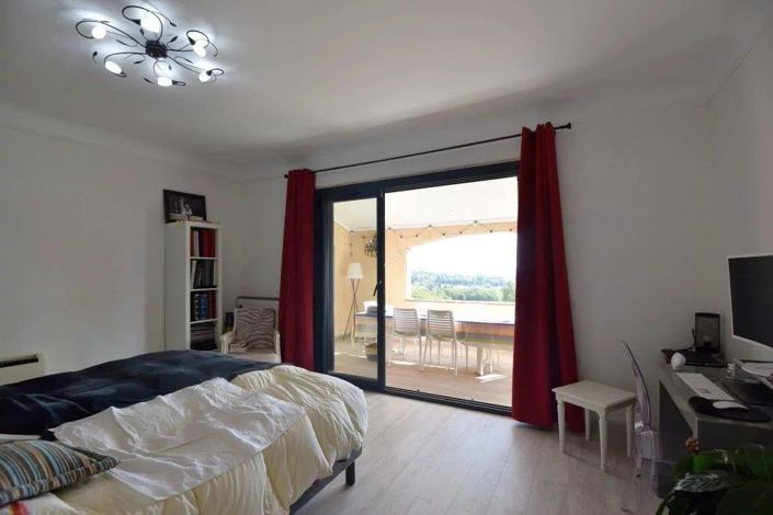 Image No.11-3 Bed House for sale