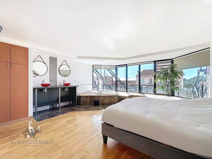 Image No.12-4 Bed Apartment for sale