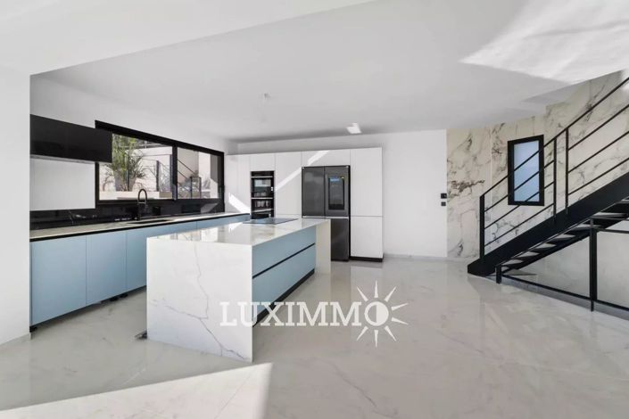 Image No.6-4 Bed House for sale