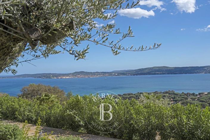 Image No.2-5 Bed House for sale