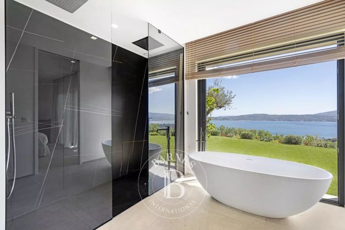 Image No.4-5 Bed House for sale