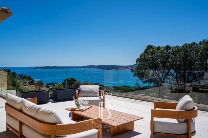 Image No.1-5 Bed House for sale