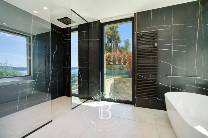 Image No.10-5 Bed House for sale