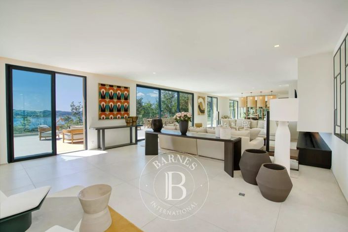 Image No.4-5 Bed House for sale