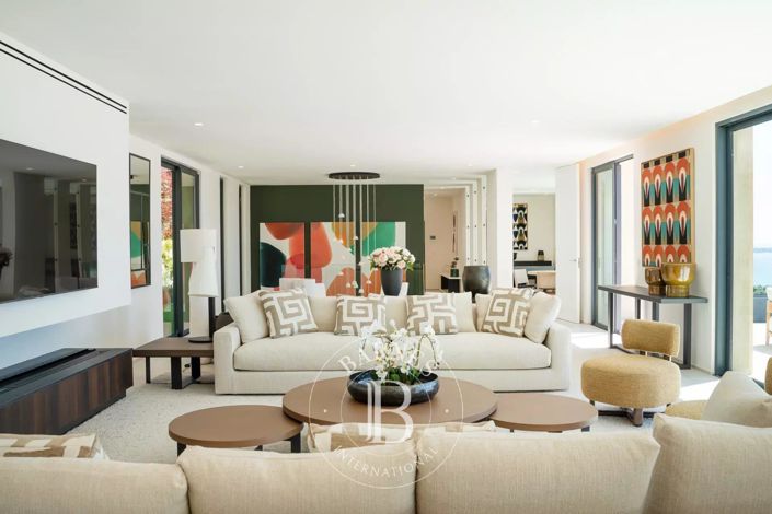 Image No.5-5 Bed House for sale