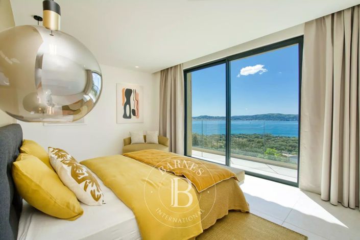 Image No.7-5 Bed House for sale