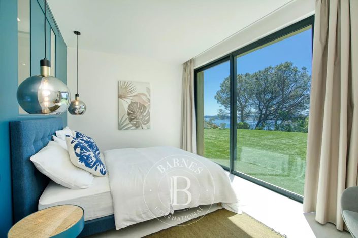 Image No.9-5 Bed House for sale