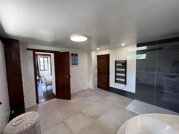 Image No.10-3 Bed House for sale