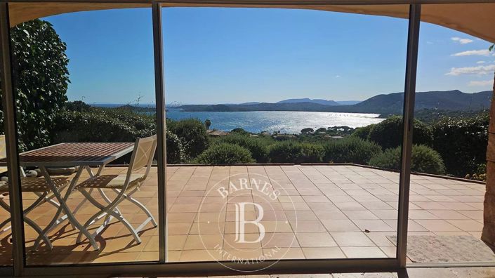 Image No.1-4 Bed House for sale