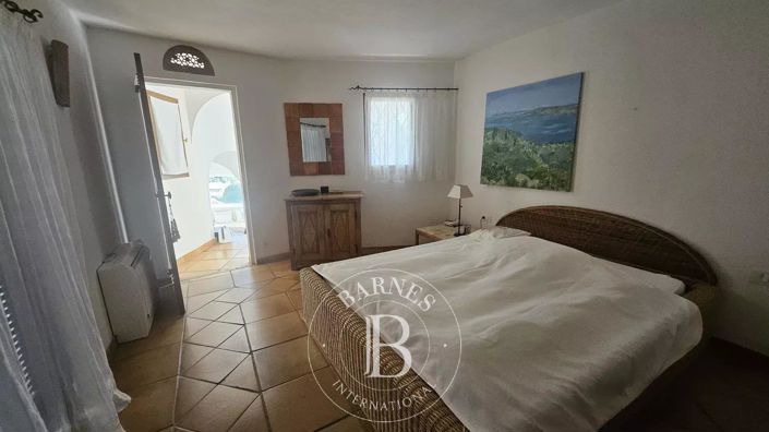 Image No.10-4 Bed House for sale