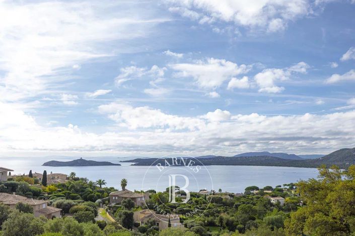 Image No.14-4 Bed House for sale