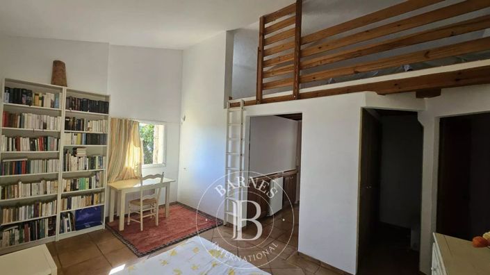 Image No.8-4 Bed House for sale