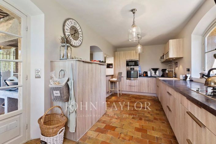 Image No.7-4 Bed House for sale