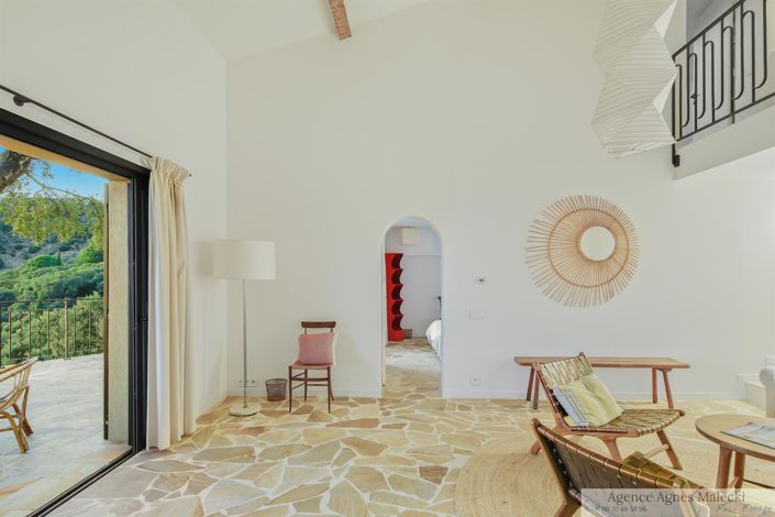 Image No.10-5 Bed House for sale