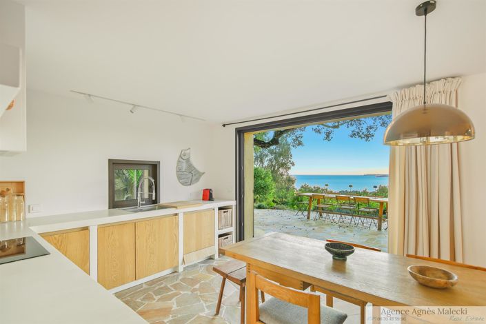 Image No.11-5 Bed House for sale