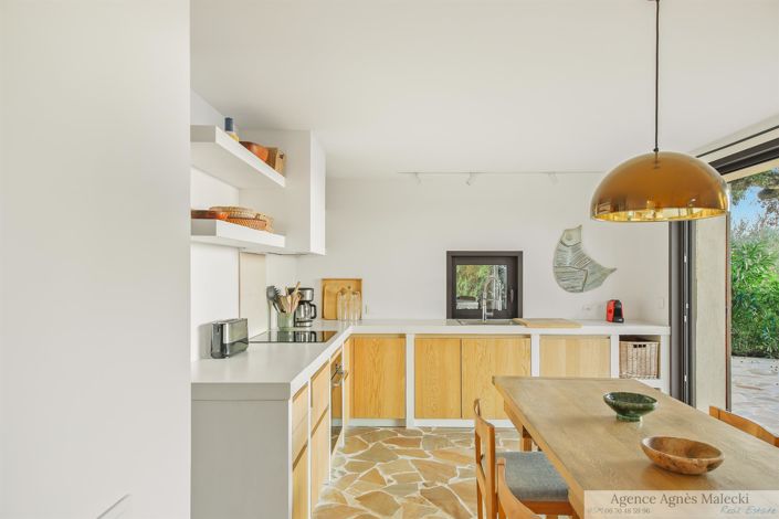 Image No.13-5 Bed House for sale