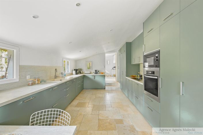 Image No.12-5 Bed House for sale