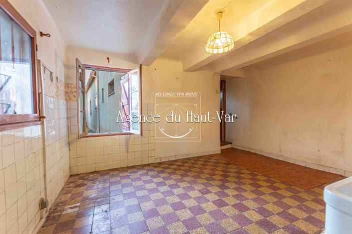 Image No.17-6 Bed House for sale