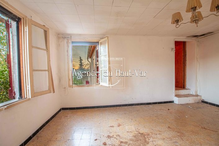 Image No.20-6 Bed House for sale