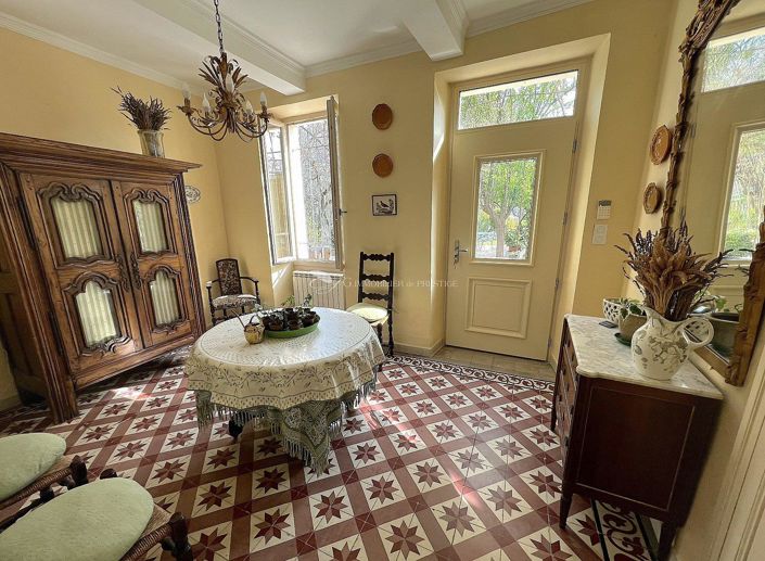 Image No.8-5 Bed House for sale