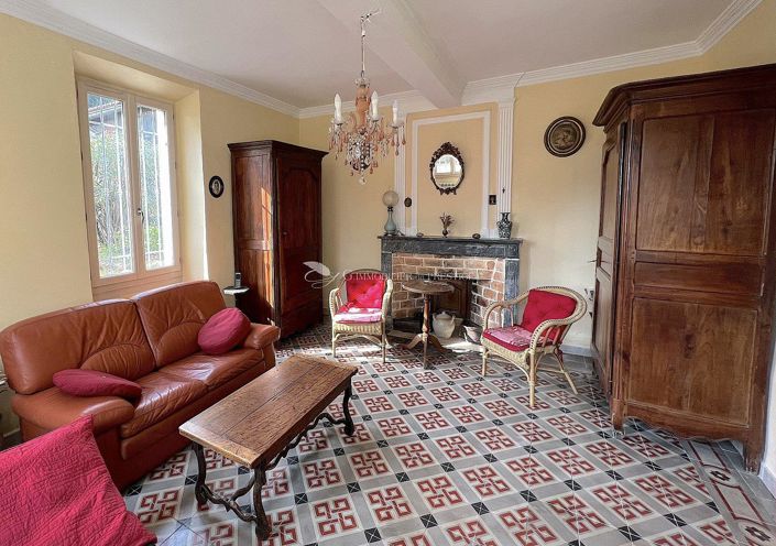 Image No.9-5 Bed House for sale