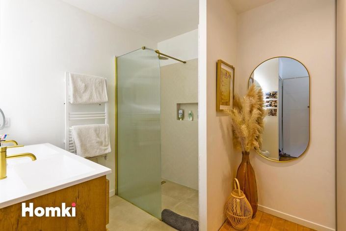 Image No.10-3 Bed House for sale