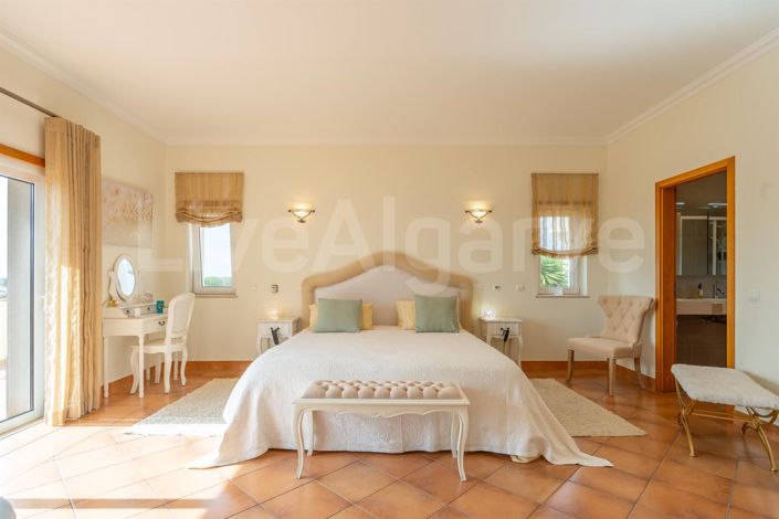 Image No.25-3 Bed House for sale