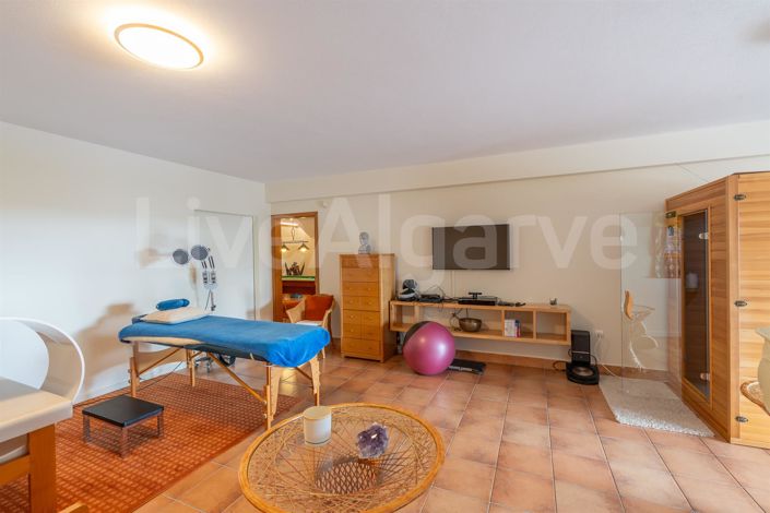 Image No.64-3 Bed House for sale