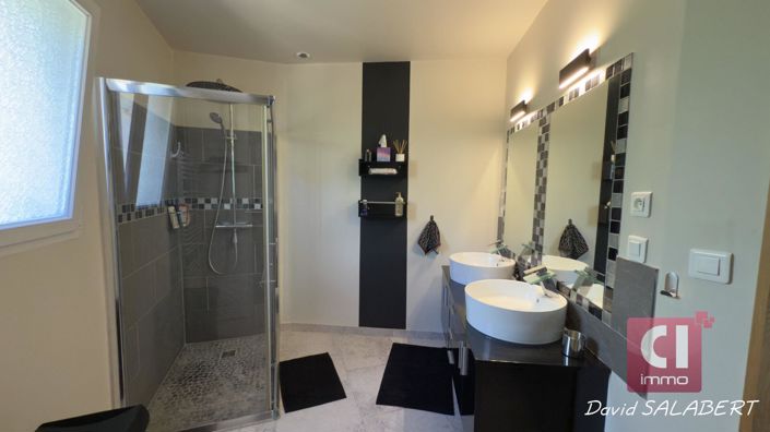 Image No.10-4 Bed Property for sale