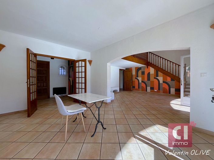 Image No.4-5 Bed House for sale