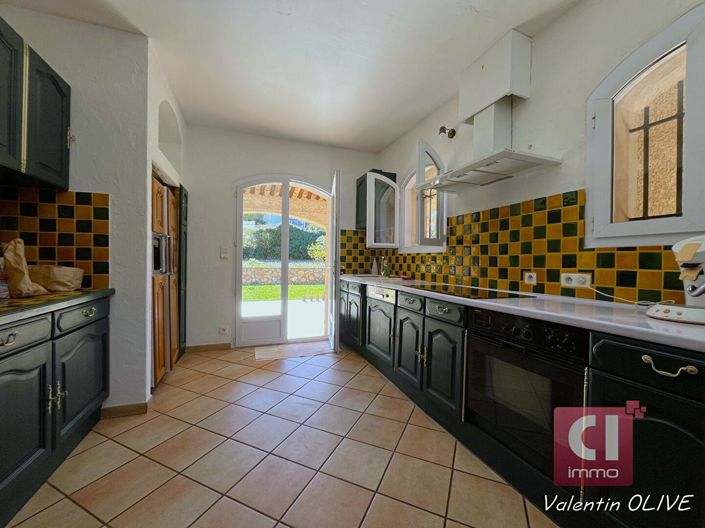 Image No.6-5 Bed House for sale