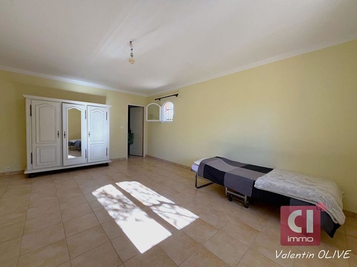 Image No.7-5 Bed House for sale