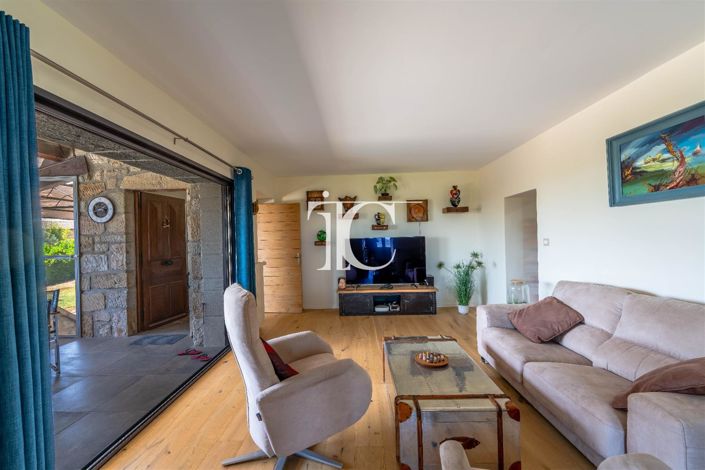 Image No.5-5 Bed House for sale