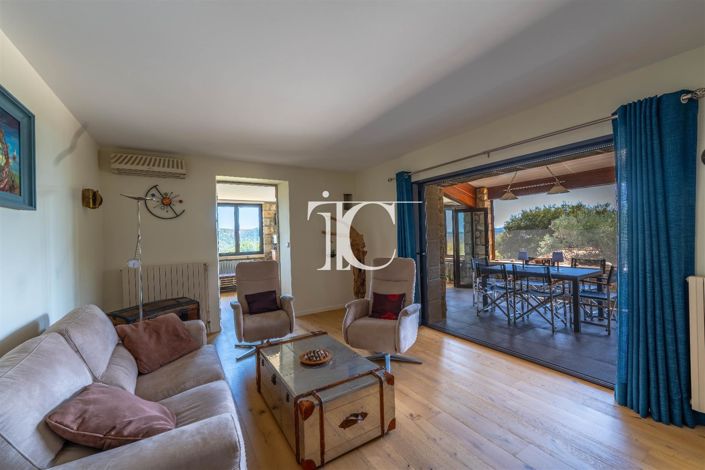 Image No.7-5 Bed House for sale