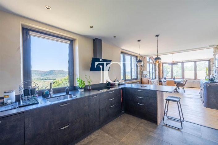 Image No.8-5 Bed House for sale