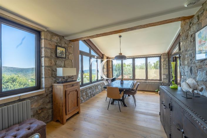 Image No.9-5 Bed House for sale