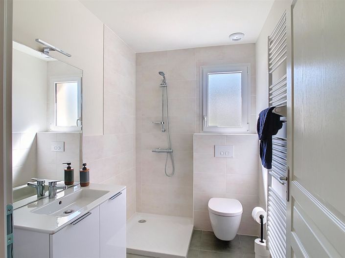 Image No.11-3 Bed House for sale