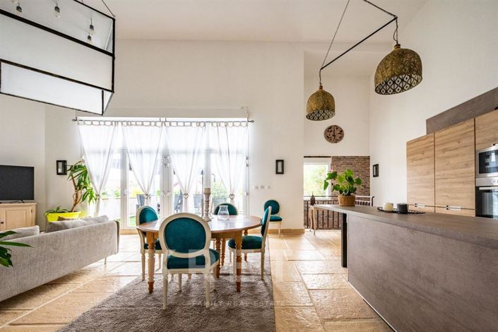 Image No.3-4 Bed House for sale