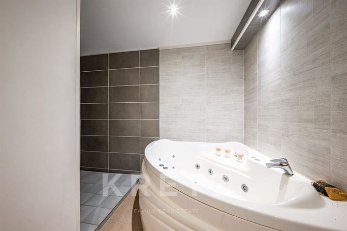 Image No.9-4 Bed House for sale