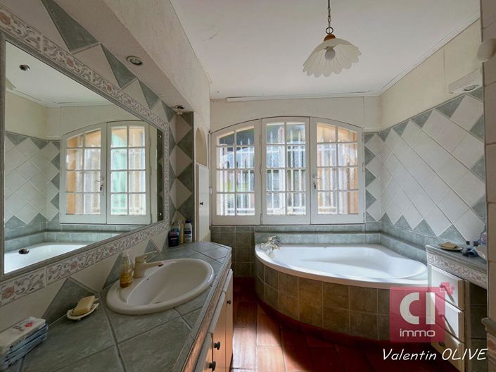 Image No.9-3 Bed House for sale